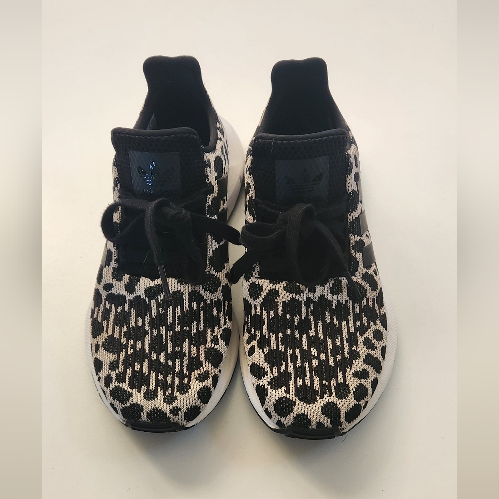 Addidas Swift Run 1.0. Size: 6